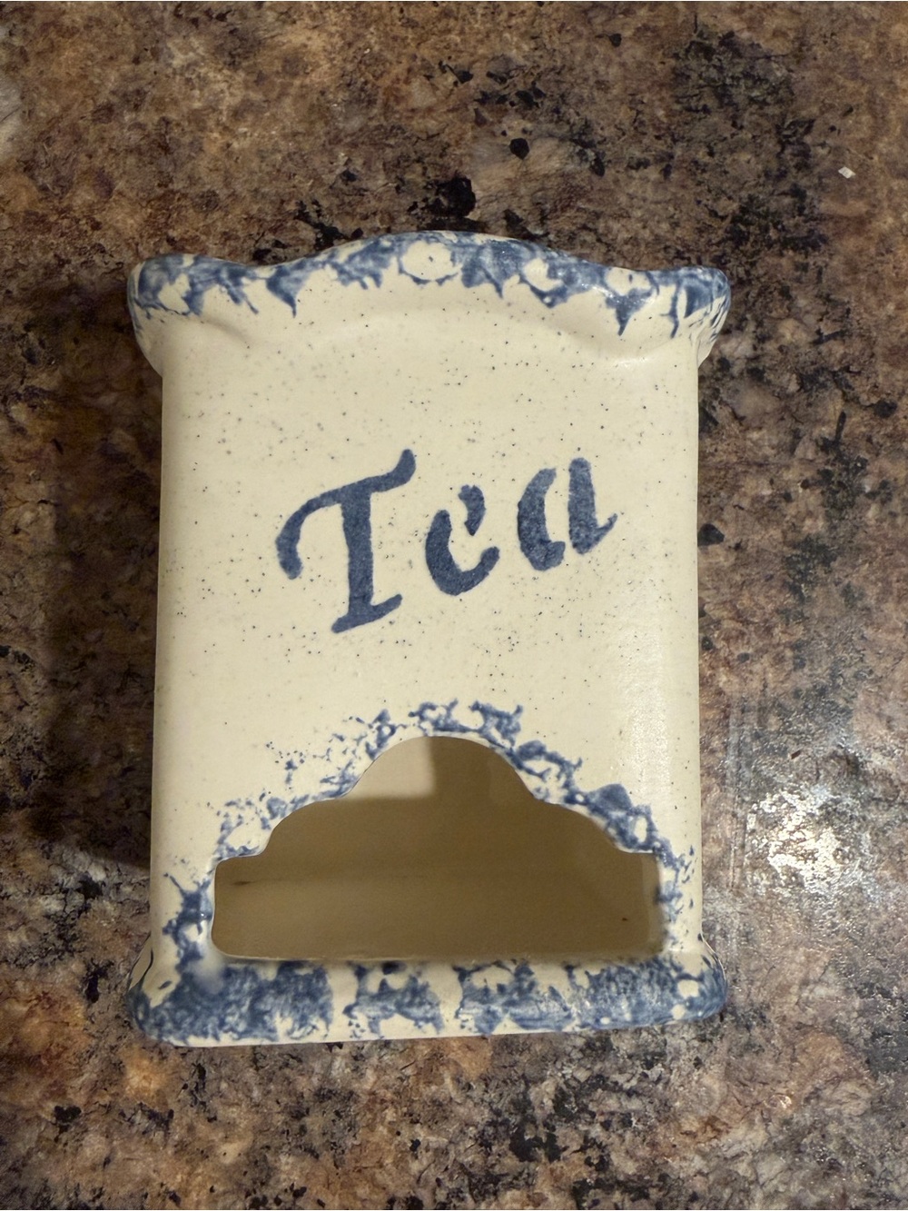 Ceramic Tea Wall Pocket in Cream and Blue